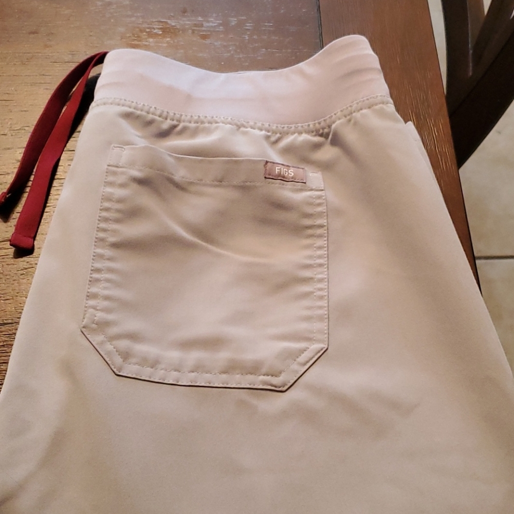 Figs EUC Cement Medium Petite Livingstons